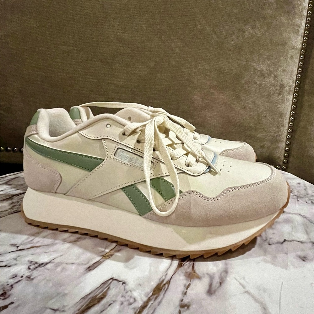New Reebok Tennis Shoes